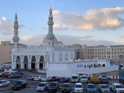 Amna Bint Mohamed Bilkharam Al Qamzi Mosque