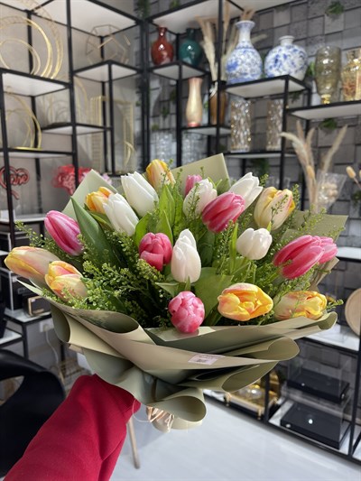 Karaz Flowers & Gift Est