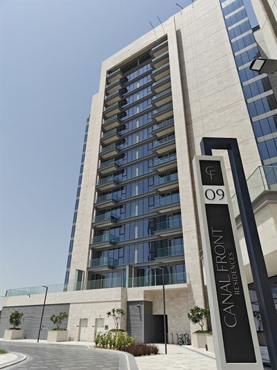 Canal Front Residence 9A