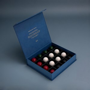 AARAYA® UAE National Day Royal Blue Chocolate Collection